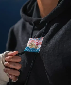 Hoodie Label noir – tee-shirt outdoor Réunion